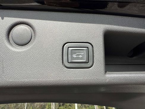 Used 2021 Chevrolet Equinox LT image 32