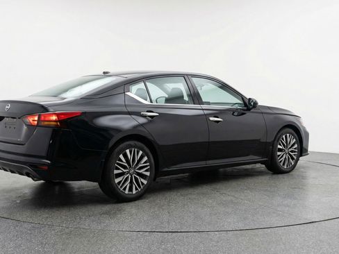 Used 2025 Nissan Altima 2.5 SV FWD image 9