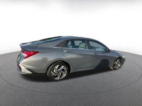 Used 2025 Hyundai Elantra SEL image 15
