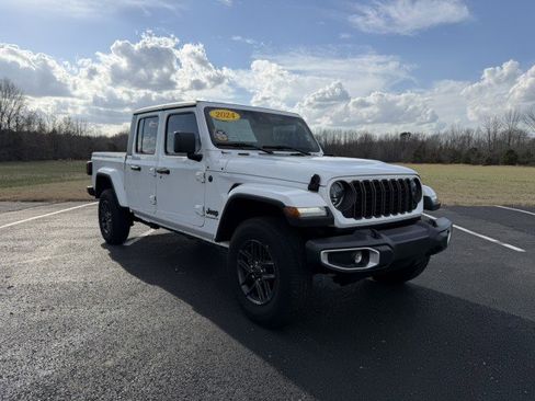Used 2024 Jeep Gladiator Sport image 1