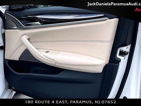Used 2021 BMW 530e xDrive w/ Premium Package AWD/4WD image 16