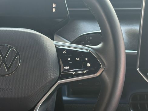 Used 2025 Volkswagen ID. Buzz Pro S RWD image 37