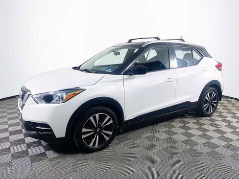 Certified 2018 Nissan Kicks SV image 1