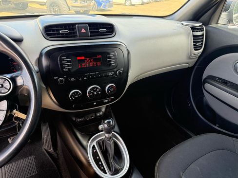 Used 2015 Kia Soul + FWD image 9