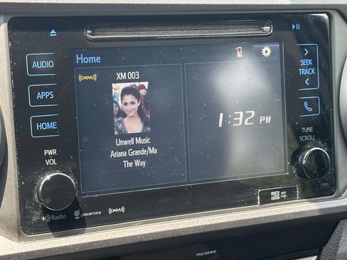 Used 2018 Toyota Tacoma TRD Sport AWD/4WD image 19