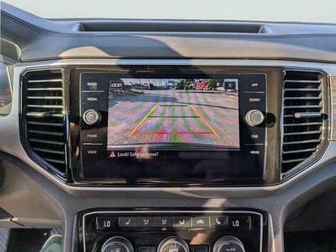 Used 2023 Volkswagen Atlas Cross Sport SE w/ Panoramic Sunroof Package FWD image 22
