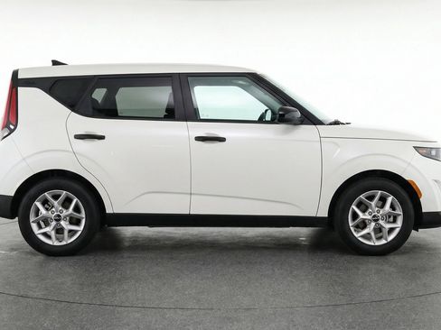 Used 2025 Kia Soul LX w/ LX Technology Package image 9