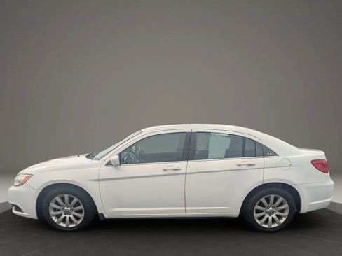 Used 2014 Chrysler 200 Touring image 3