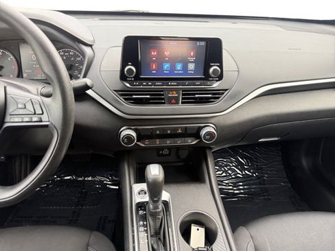 Used 2024 Nissan Altima 2.5 S FWD image 15