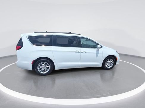 Used 2022 Chrysler Pacifica Touring-L FWD image 9