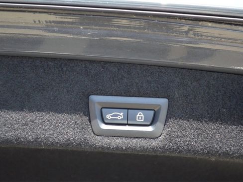 Used 2021 BMW 750i xDrive w/ M Sport Package image 14