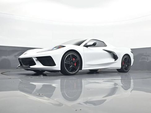 Used 2025 Chevrolet Corvette Stingray Preferred Conv w/ 2LT RWD image 21