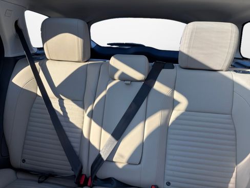 Used 2024 Land Rover Discovery Sport S image 15