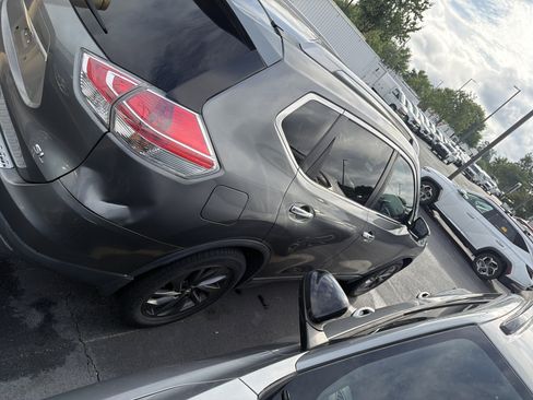 Used 2016 Nissan Rogue SL FWD image 11
