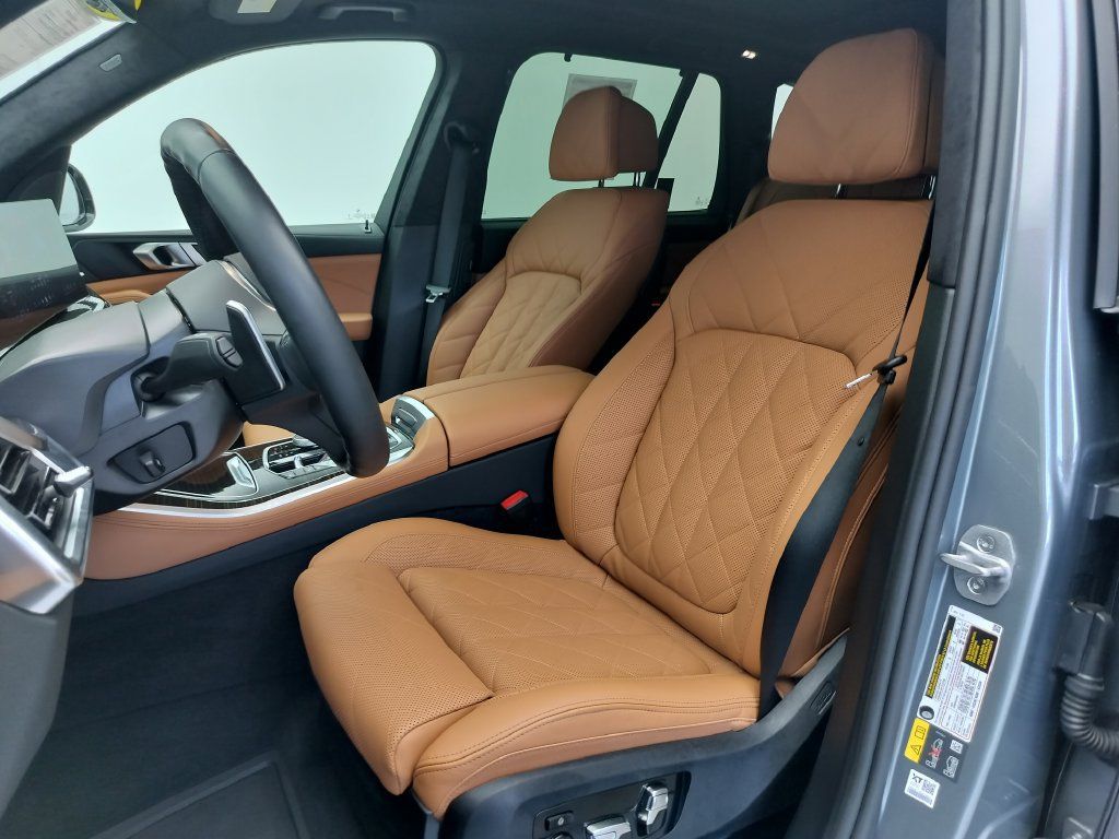 Certified 2026 BMW X5 xDrive50e w/ M Sport Package AWD/4WD image 9