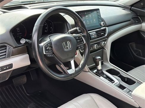 Used 2018 Honda Accord Touring image 18