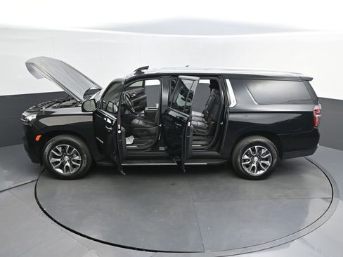 Used 2021 Chevrolet Suburban LT w/ LT Signature Package image 46