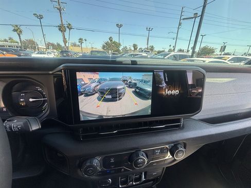 Used 2024 Jeep Wrangler Unlimited AWD/4WD image 30