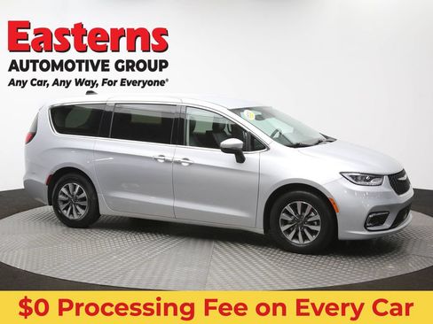 Used 2023 Chrysler Pacifica Touring-L FWD image 49