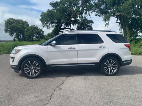Used 2018 Ford Explorer Platinum image 3