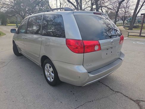 Used 2007 Toyota Sienna XLE FWD image 2