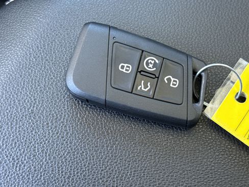 Used 2023 Volkswagen Jetta SE w/ Panoramic Sunroof Package image 35