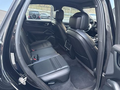 Used 2021 Porsche Cayenne S w/ Premium Package image 9
