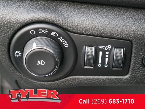 Used 2015 Chrysler 200 C w/ Navigation & Sound Group I FWD image 22
