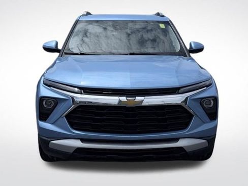 Used 2025 Chevrolet TrailBlazer LT AWD/4WD image 2