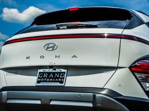 Used 2026 Hyundai Kona Limited FWD image 14