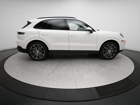 Used 2024 Porsche Cayenne image 11