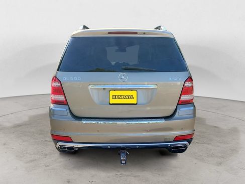 Used 2010 Mercedes-Benz GL 550 4MATIC image 4