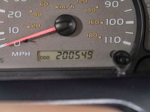 Used 2004 Toyota Sequoia SR5 image 19