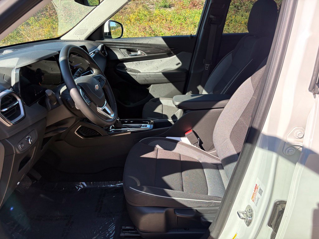 Used 2024 Chevrolet TrailBlazer LT w/ LT Cold Weather Package AWD/4WD image 15
