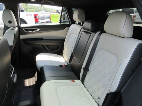 Used 2024 Volkswagen Atlas Cross Sport SEL Premium R-Line AWD/4WD image 21