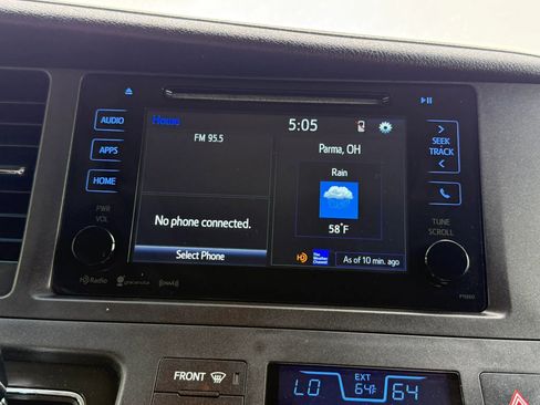 Used 2017 Toyota Sienna SE FWD image 37