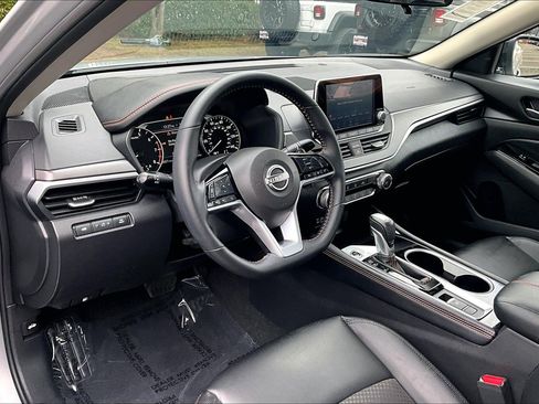 Used 2025 Nissan Altima 2.5 SR image 13