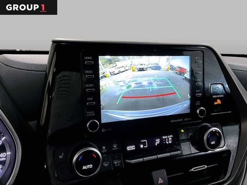 Used 2021 Toyota Highlander XLE AWD/4WD image 27