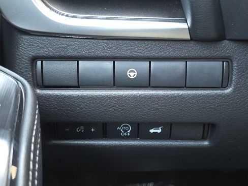 Used 2025 Nissan Rogue SV AWD/4WD image 31