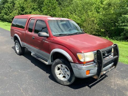 Used 2000 Toyota Tacoma PreRunner w/ Value Pkg RWD image 2