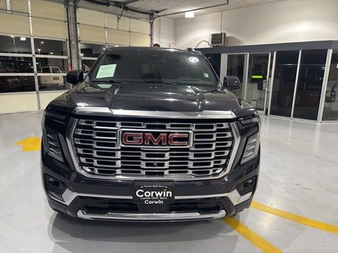 Used 2025 GMC Yukon XL Denali image 3