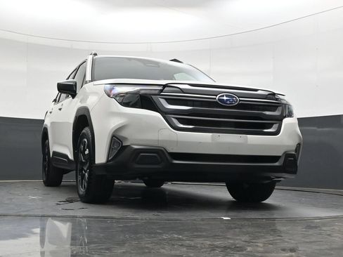 Used 2025 Subaru Forester Premium AWD/4WD image 50