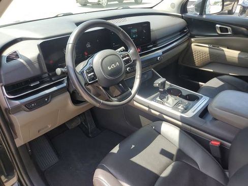 Used 2025 Kia Carnival FWD image 18