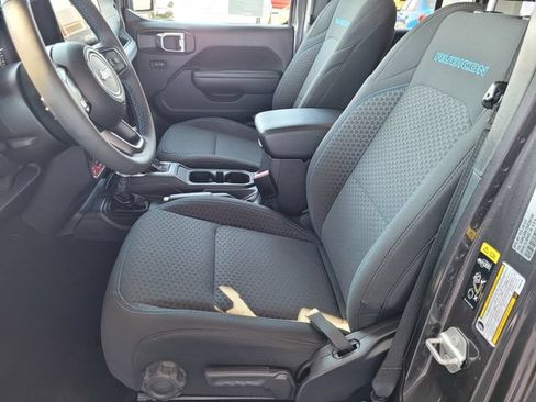 Certified 2025 Jeep Wrangler Unlimited Rubicon 4xe w/ Convenience Group AWD/4WD image 16