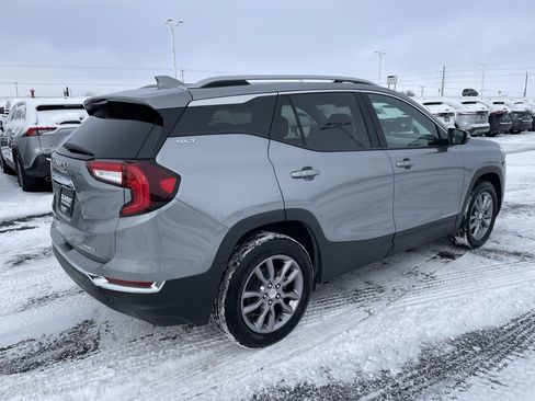 Used 2023 GMC Terrain SLT image 4