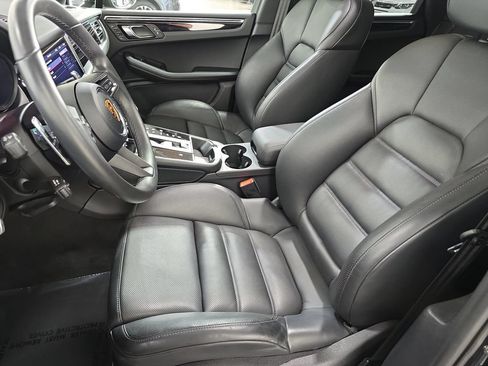 Certified 2026 Porsche Macan AWD/4WD image 5