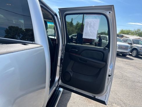 Used 2014 GMC Sierra 2500 SLT w/ Suspension Package, Off-Road AWD/4WD image 32