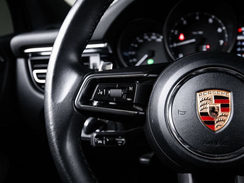 Certified 2023 Porsche Macan AWD/4WD image 17