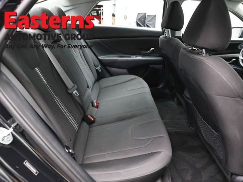 Used 2021 Hyundai Elantra SEL w/ Convenience + Premium Package FWD image 23