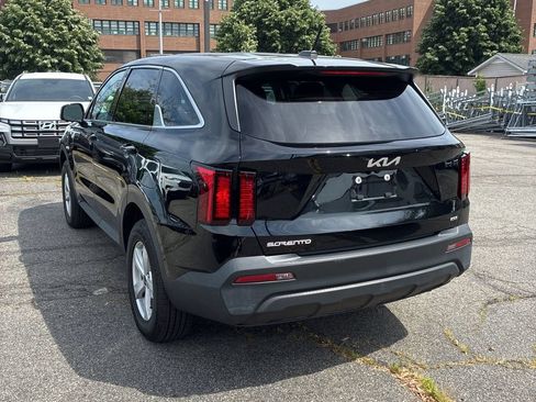 Used 2023 Kia Sorento LX AWD/4WD image 13